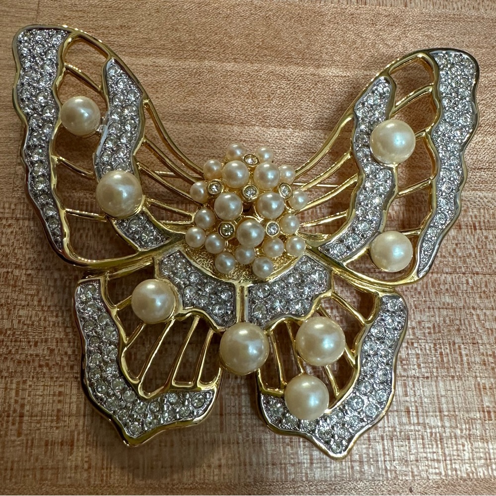 BOLD Elegance Butterfly Brooch